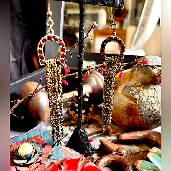 VTG Equestrian Western Antique Gold Dangel Chain Red Crystal Horseshoe Earrings - Picture 6 of 9